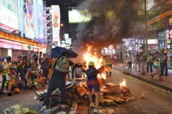 黑暴分子用完即弃：港版国安法将至，美国冻结涉港资助